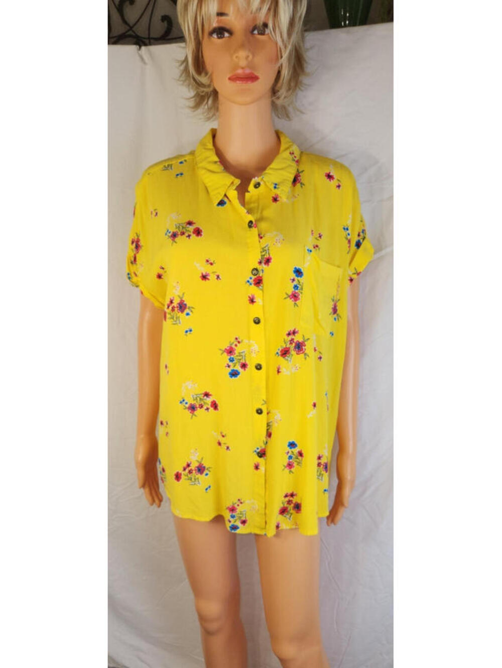 No Boundaries XXXL Yellow Floral Button Up Top Short Roll Tab Sleeve Plus 3XL